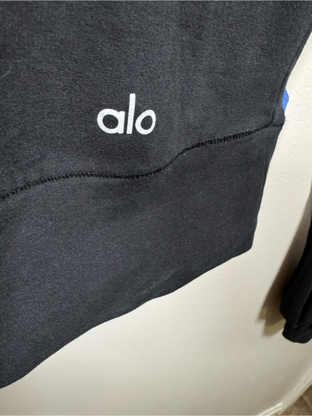 ALO Yoga Black Cropped Pullover Hoodie women’s size 8 med.